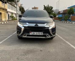 A venda MITSUBISHI OUTLANDER