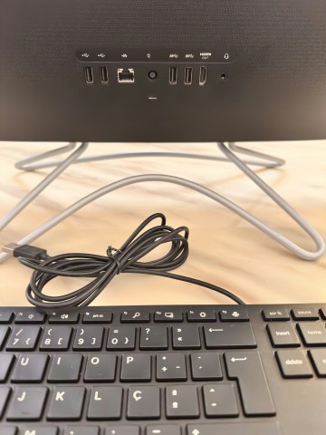 Venda All in One HP 200 G3 22" Core i5 8th 16GB RAM 512GB SSD