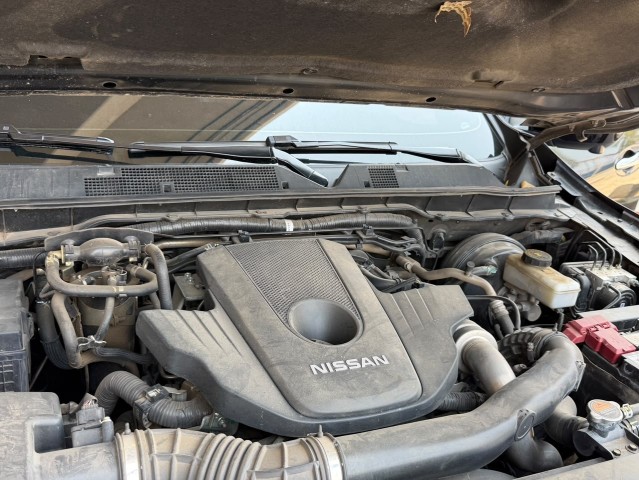 Venda Nissan Navara full diesel semi nova.
