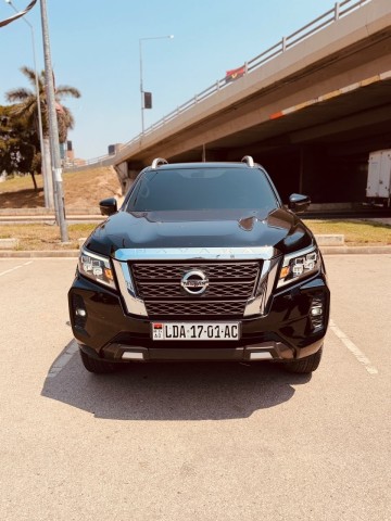 Venda Nissan Navara full diesel semi nova.