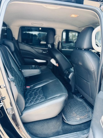 Venda Nissan Navara full diesel semi nova.