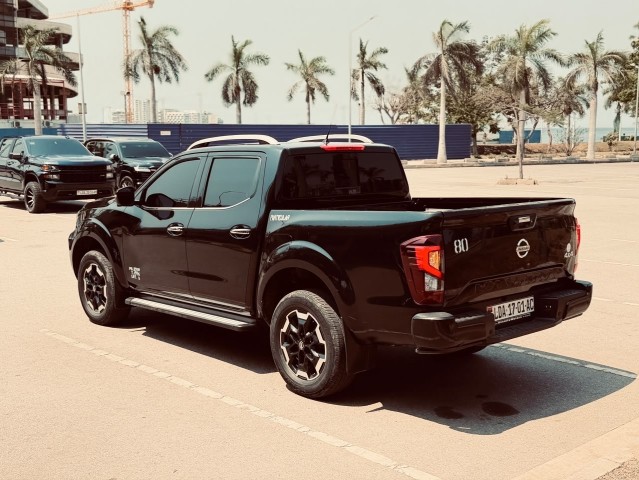 Venda Nissan Navara full diesel semi nova.