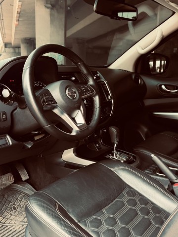 Venda Nissan Navara full diesel semi nova.