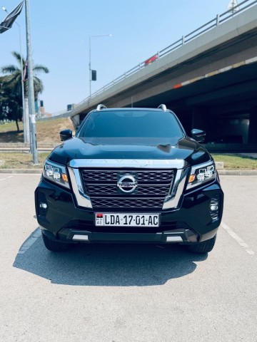 Venda Nissan Navara full diesel semi nova.