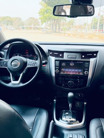 Venda Nissan Navara full diesel semi nova.