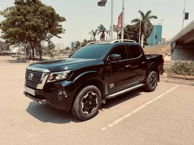 Venda Nissan Navara full diesel semi nova.