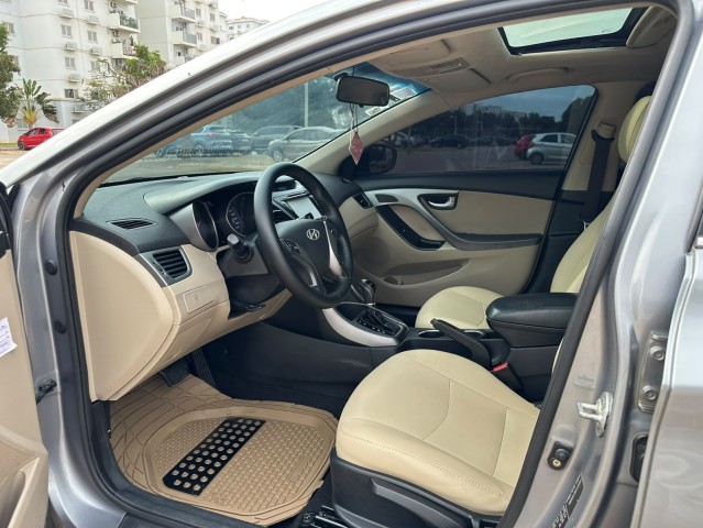 Venda HYUNDAI ELANTRA