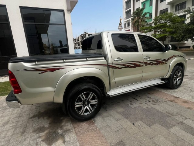 Venda TOYOTA HYLUX