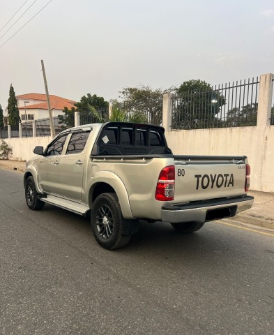 Venda TOYOTA HYLUX