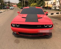A venda Dodge Challenger SRT V6