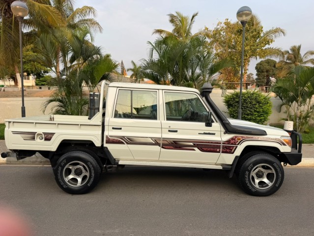 Venda TOYOTA LAND CRUISER SEMI NOVO