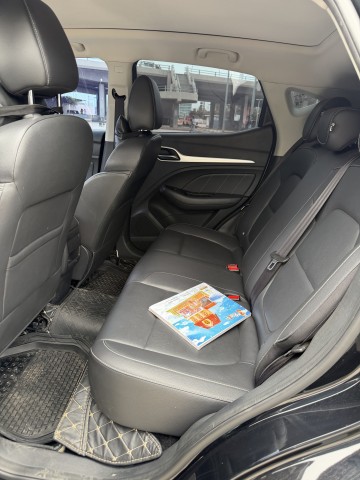 MG Zs semi novo