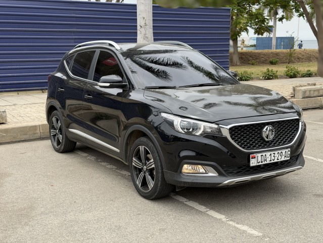 MG Zs semi novo