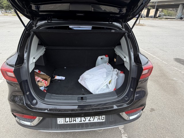 MG Zs semi novo