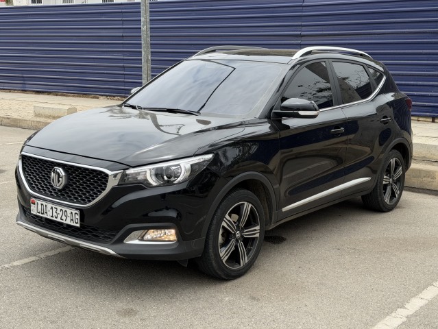 MG Zs semi novo