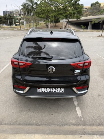 MG Zs semi novo