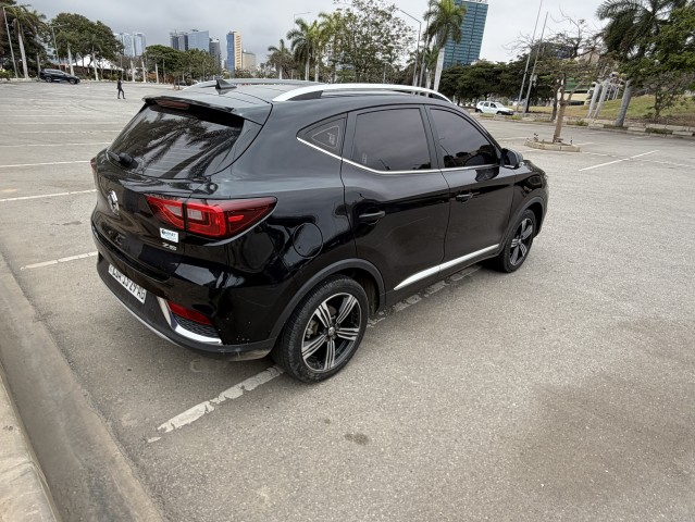 MG Zs semi novo