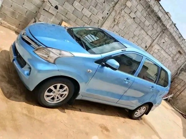 TOYOTA AVANZA