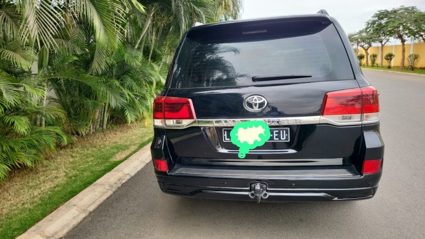 Toyota Land Cruiser VX V8