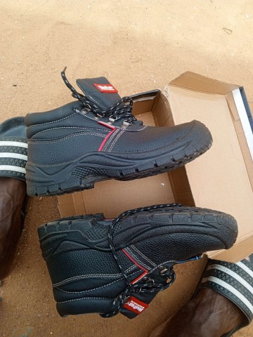 Bota de segurança de cano médio
