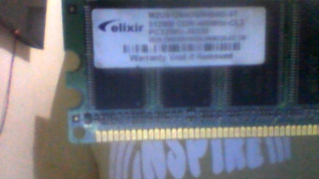 Memoria RAM 512 MB.