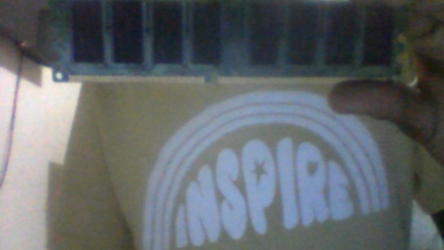 Memoria RAM 512 MB.