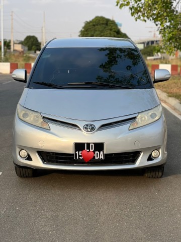 Toyota prévia impecável