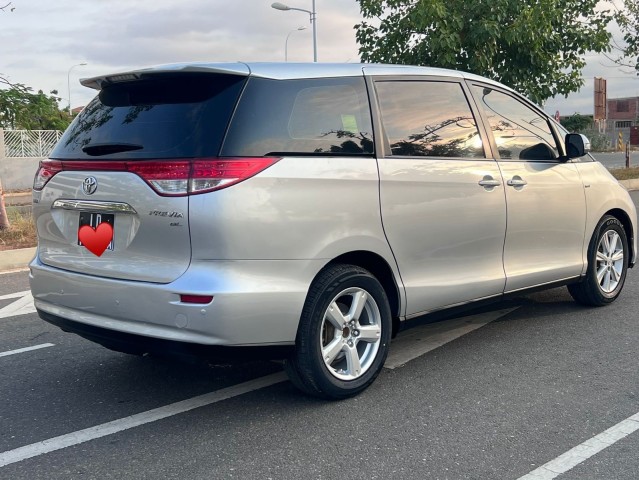 Toyota prévia impecável