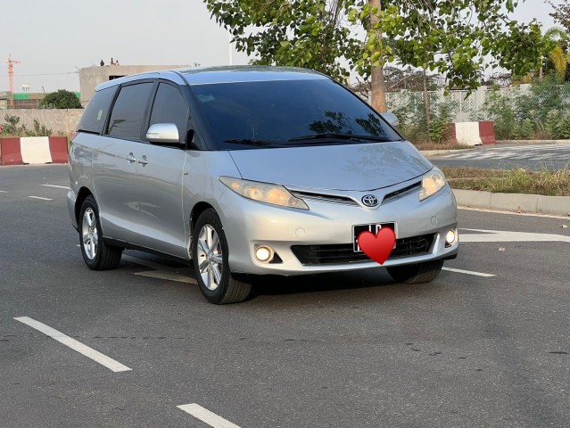 Toyota prévia impecável