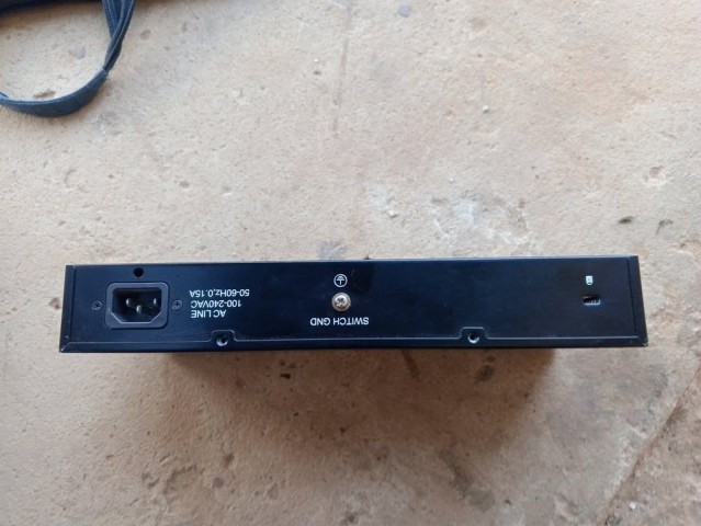 Switch de Rede (24 Portas 10/100 Mbps)
