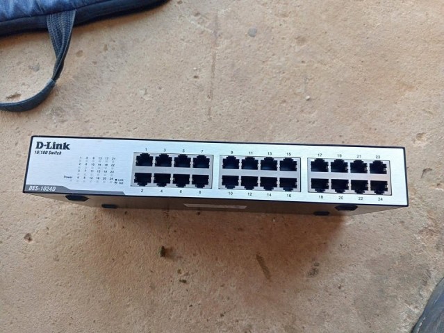Switch de Rede (24 Portas 10/100 Mbps)