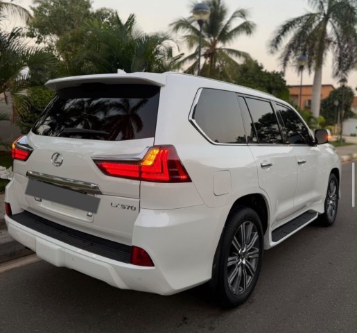 LEXUS 570 FULL EXTRAS