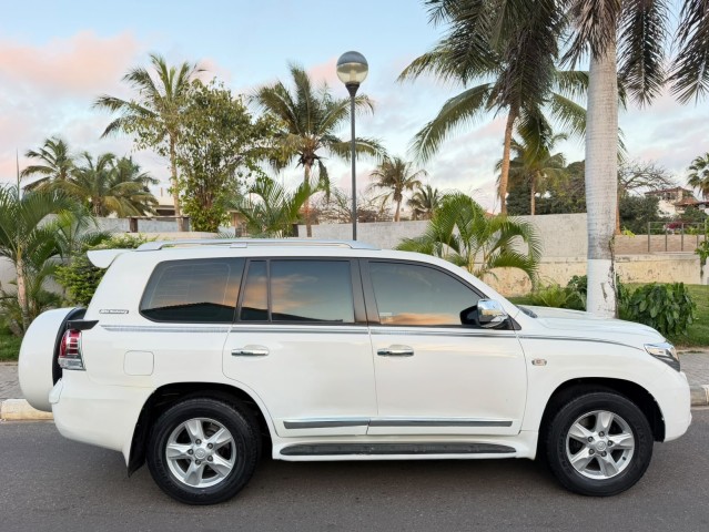 TOYOTA LAND CRUISER -VXR-5.7
