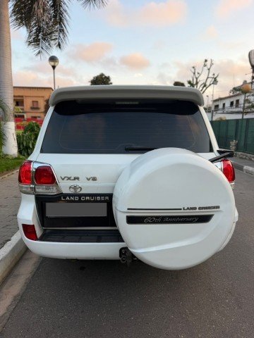 TOYOTA LAND CRUISER -VXR-5.7