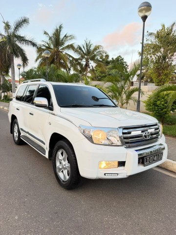 TOYOTA LAND CRUISER -VXR-5.7