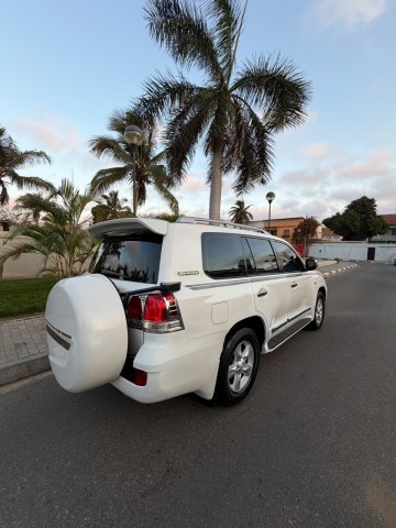 TOYOTA LAND CRUISER -VXR-5.7