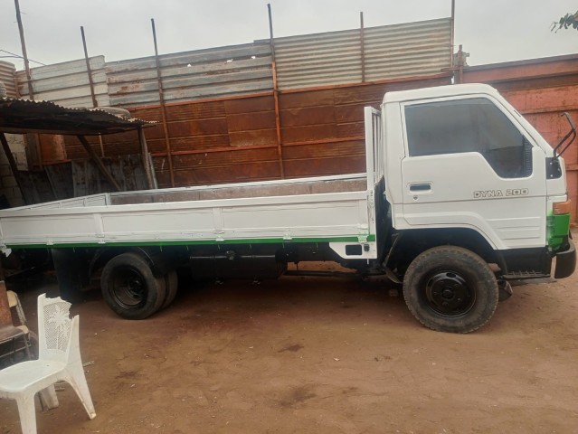 Carrinha Dina 200