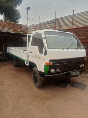 Carrinha Dina 200