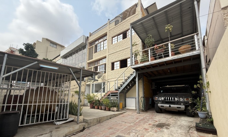 MORADIA DE ALTO PADRÃO À VENDA | MAIANGA