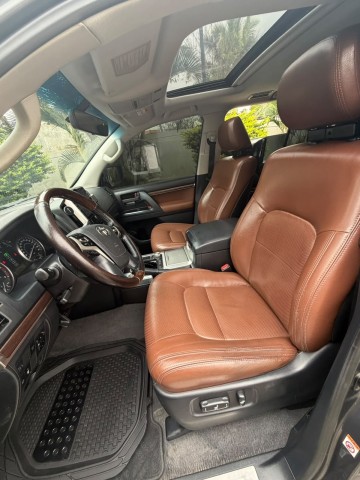 TOYOTA LAND CRUISER V8 Cinzento
