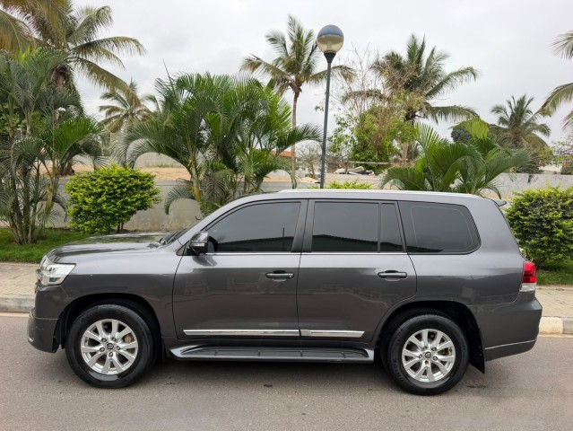 TOYOTA LAND CRUISER V8 Cinzento