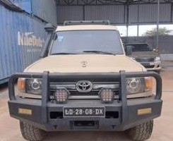 A venda TOYOTA LAND CRUISER SÉRIE 70 (TROOP CARRIER)