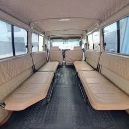 TOYOTA LAND CRUISER SÉRIE 70 (TROOP CARRIER)