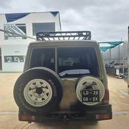 TOYOTA LAND CRUISER SÉRIE 70 (TROOP CARRIER)