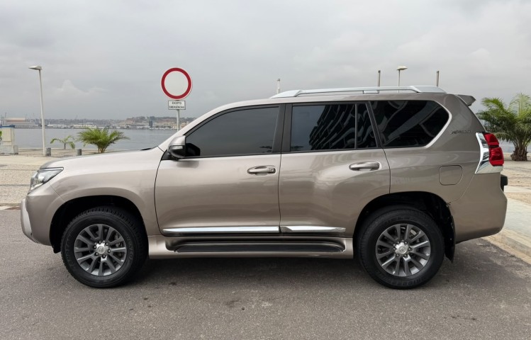 TOYOTA LAND CRUISER PRADO TXL 70 ANNIVERSARY