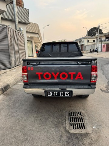 TOYOTA HILUX VVTI MATRÍCULA SÉRIE E
