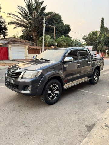 TOYOTA HILUX VVTI MATRÍCULA SÉRIE E