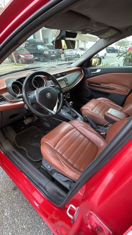 Alfa Romeo giuletta impecável