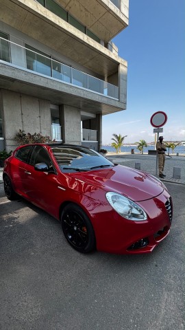Alfa Romeo giuletta impecável