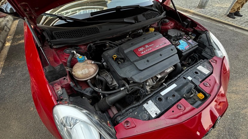 Alfa Romeo giuletta impecável